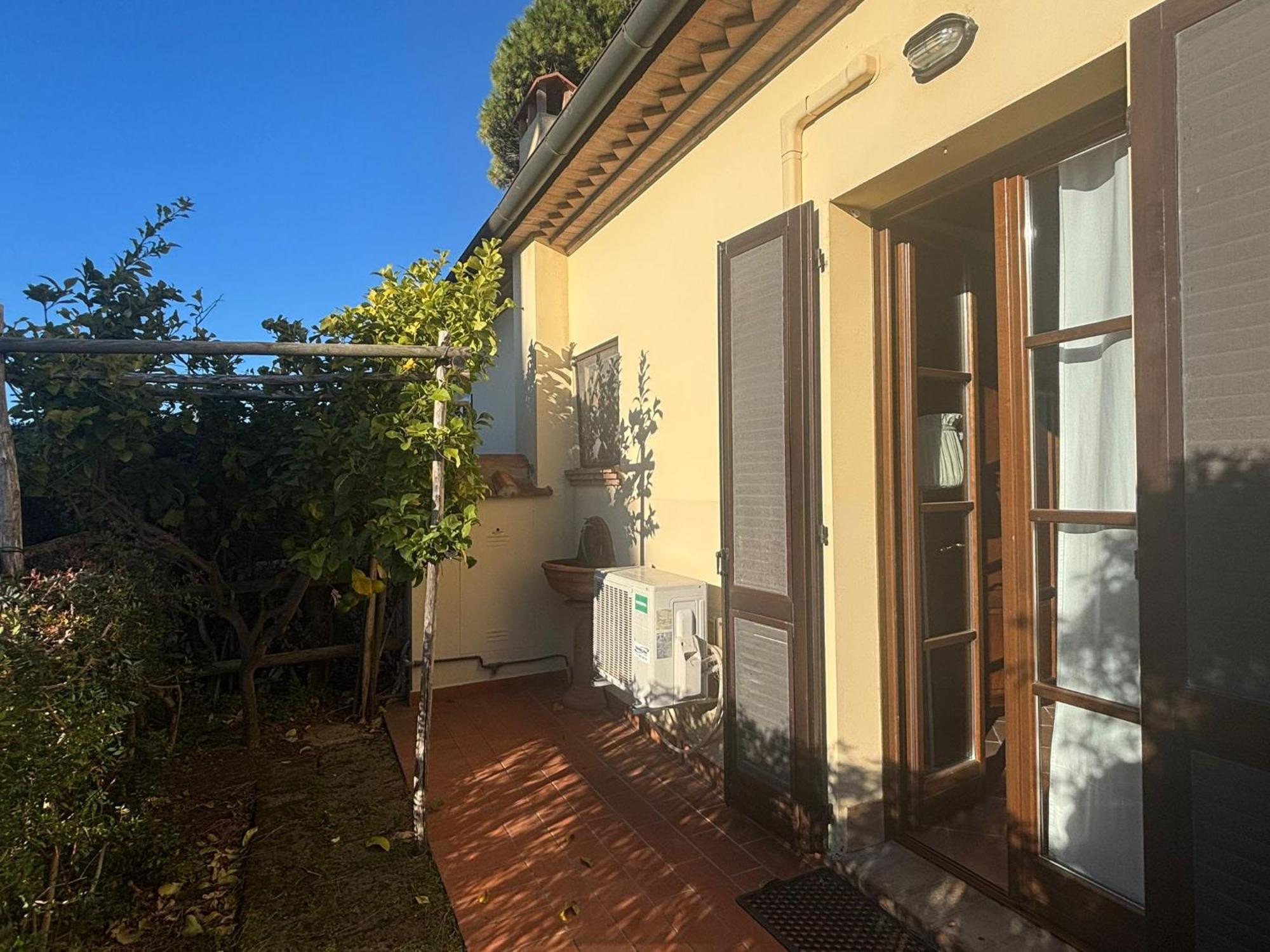 Casa "Ale" Con Piscina Comune E Bellissimo Giardino A 5 Minuti Dal Mare Cecina (Livorno) Exteriör bild