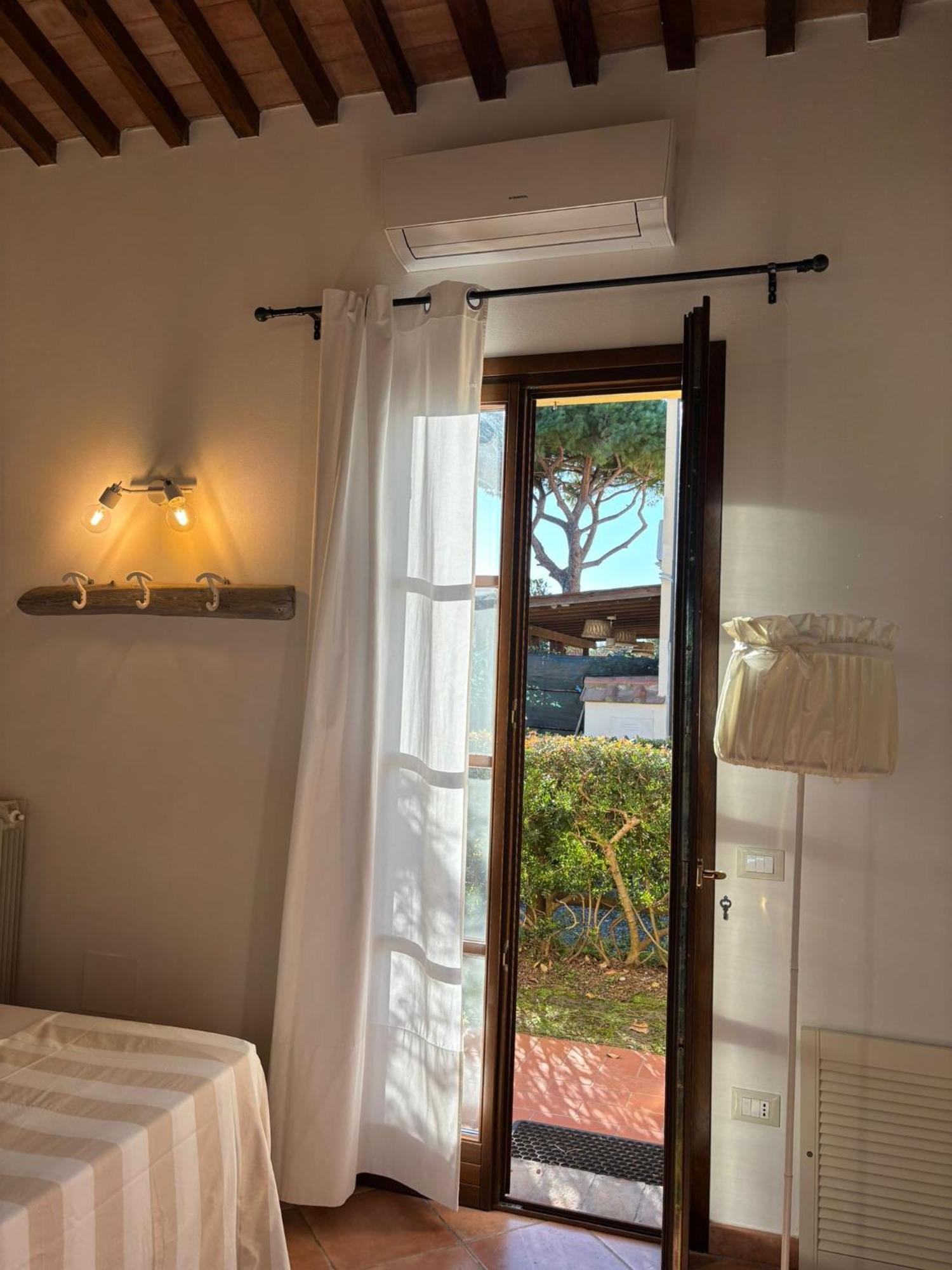 Casa "Ale" Con Piscina Comune E Bellissimo Giardino A 5 Minuti Dal Mare Cecina (Livorno) Exteriör bild